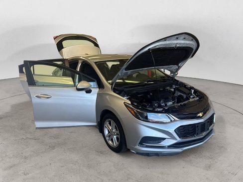 Used 2017 Chevrolet Cruze LT FWD image 9