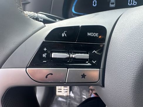 Used 2025 Hyundai Elantra Sport image 30