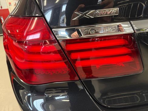 Used 2013 BMW 750i xDrive image 10