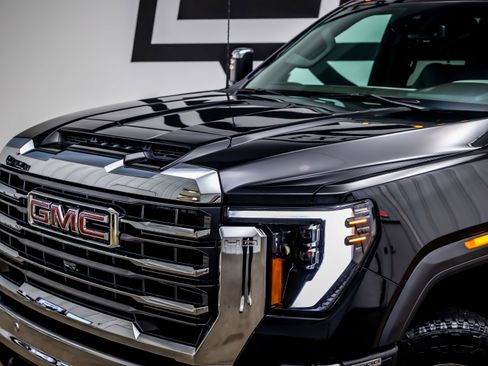 Used 2025 GMC Sierra 2500 SLT w/ SLT Premium Package AWD/4WD image 22