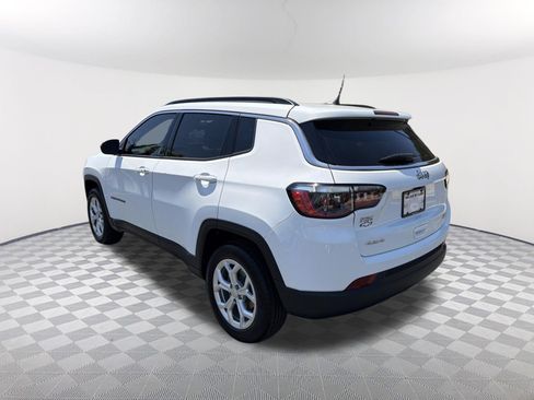 Used 2024 Jeep Compass Latitude AWD/4WD image 7