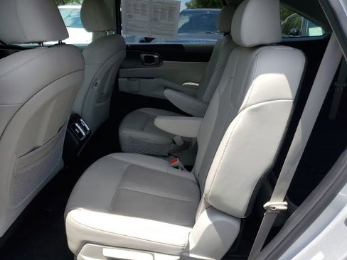 Used 2023 Kia Sorento EX image 11