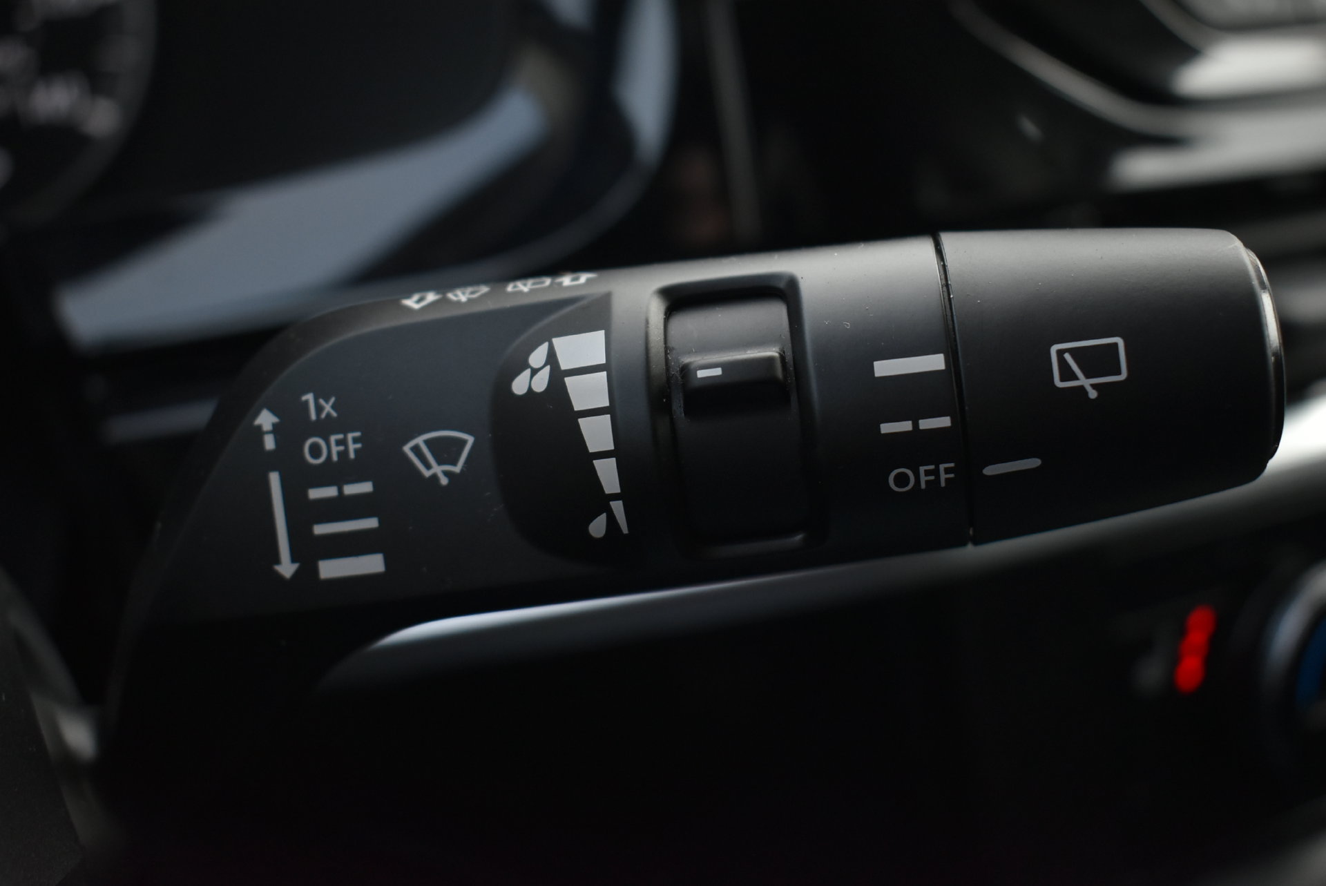 Used 2025 Nissan Pathfinder SV AWD/4WD image 23