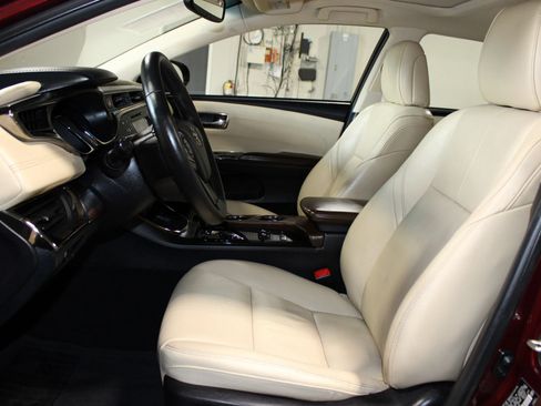 Used 2014 Toyota Avalon XLE Touring FWD image 24