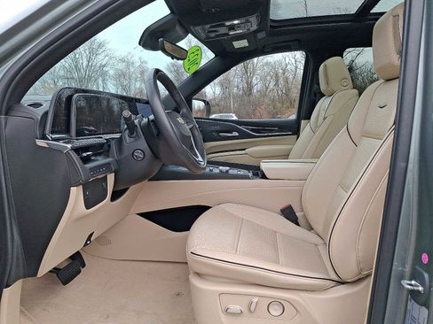 Used 2023 Cadillac Escalade Premium Luxury image 15