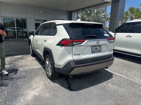 Certified 2022 Toyota RAV4 Limited AWD/4WD image 3