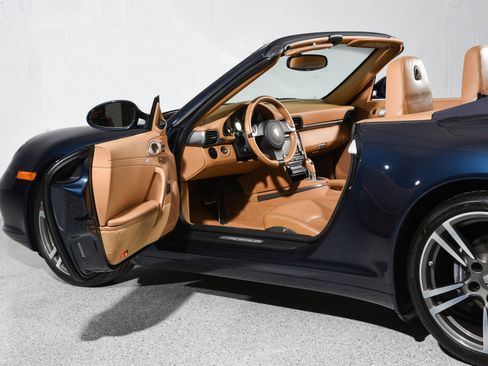 Used 2012 Porsche 911 Carrera 4 AWD/4WD image 17