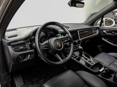 Used 2023 Porsche Macan AWD/4WD image 3
