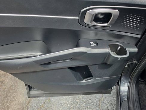 Used 2023 Kia Sorento S FWD image 12