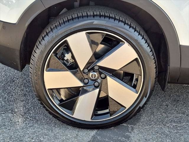 Certified 2023 Volvo XC40 Recharge Ultimate AWD/4WD image 9