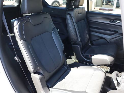 Used 2024 Jeep Grand Cherokee L Altitude image 44