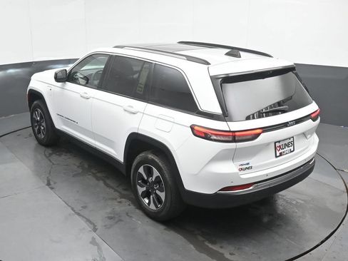 Used 2022 Jeep Grand Cherokee Limited 4xe w/ Luxury Tech Group II AWD/4WD image 37