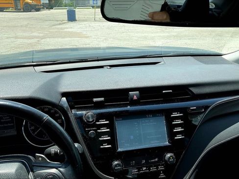 Used 2019 Toyota Camry SE FWD image 13