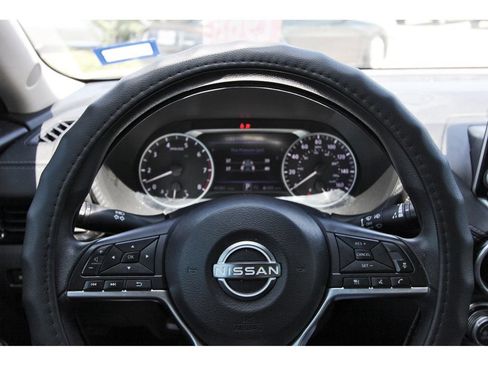 Used 2024 Nissan Sentra SV FWD image 11
