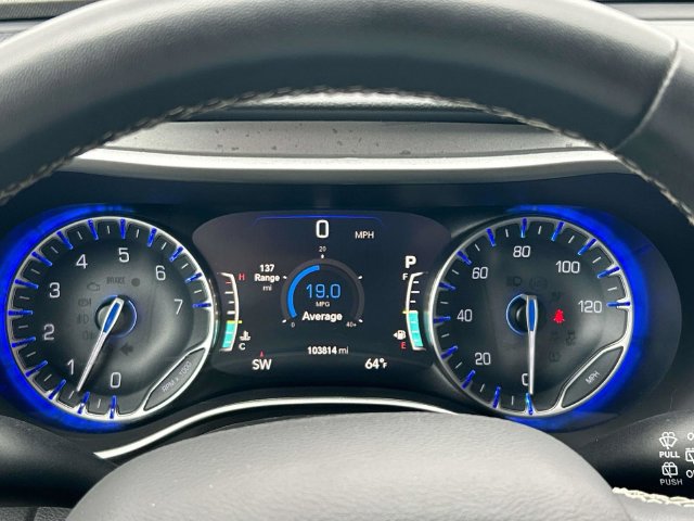 Used 2022 Chrysler Pacifica Touring-L FWD image 37