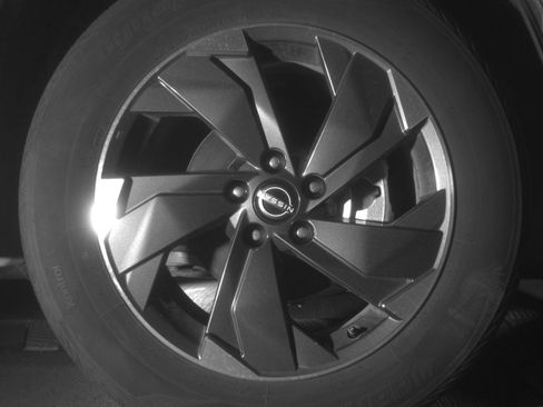 Used 2025 Nissan Rogue SV AWD/4WD image 16