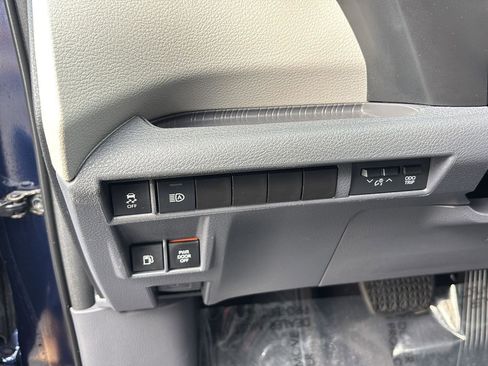 Used 2021 Toyota Sienna XLE image 29