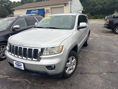 Used 2012 Jeep Grand Cherokee Laredo w/ Laredo E Group AWD/4WD image 2