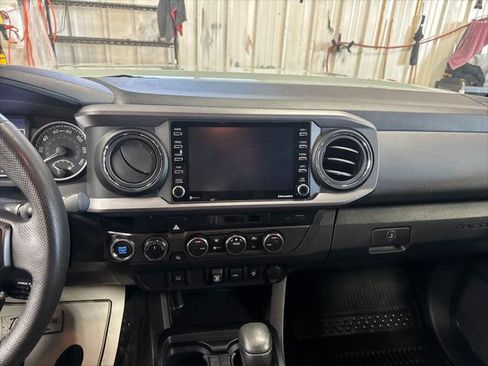 Certified 2022 Toyota Tacoma TRD Off-Road AWD/4WD image 18