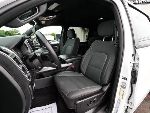 Used 2025 RAM 1500 Big Horn AWD/4WD image 32