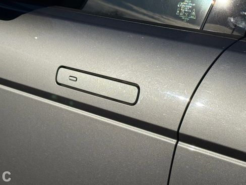 Used 2020 Land Rover Range Rover Evoque SE image 11