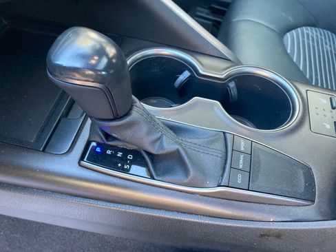 Used 2022 Toyota Camry SE image 28