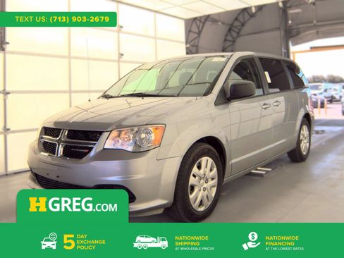 Used 2018 Dodge Grand Caravan SE w/ UConnect Hands-Free Group FWD image 1