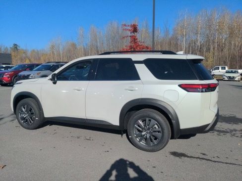 New 2025 Nissan Pathfinder SV w/ SV Premium Package image 7