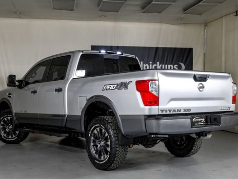Used 2019 Nissan Titan PRO-4X image 10