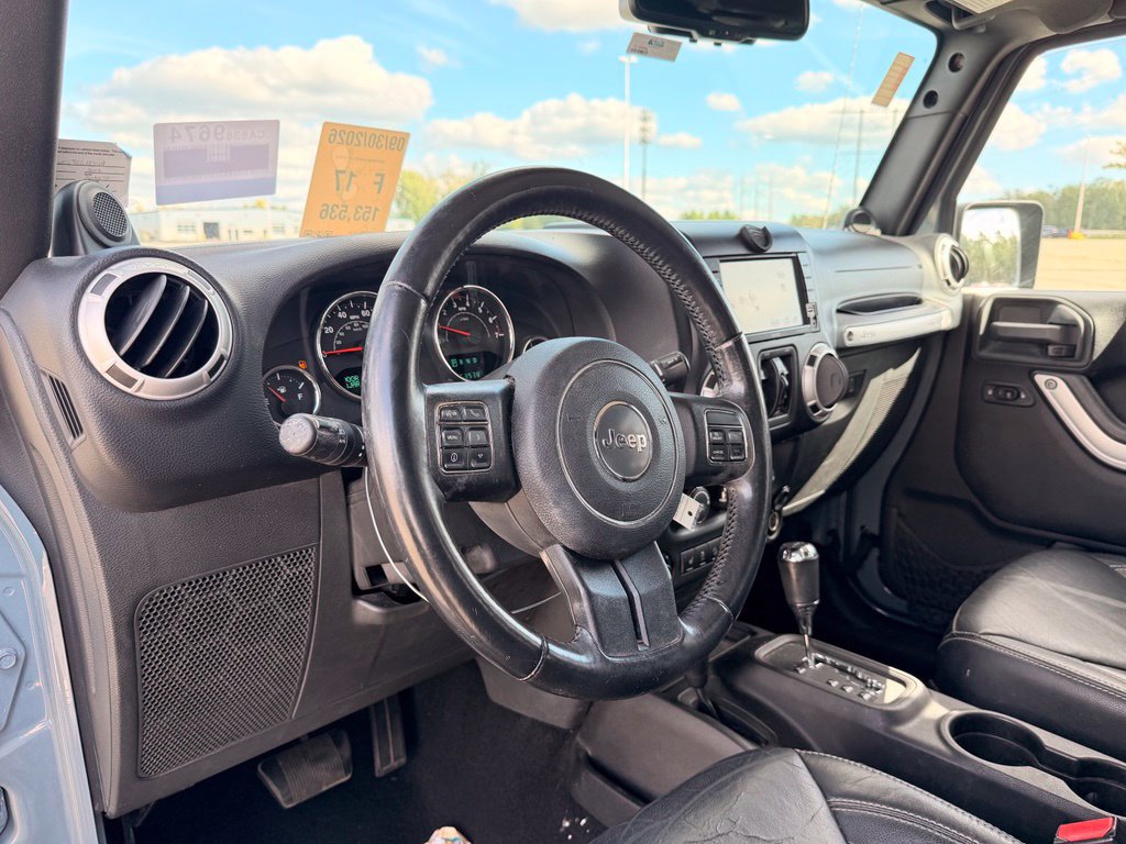 Used 2014 Jeep Wrangler Unlimited Sahara w/ Dual Top Group AWD/4WD image 9