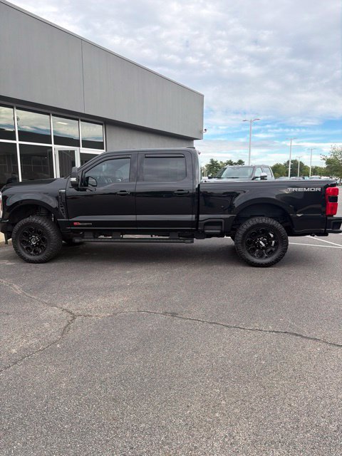 Used 2025 Ford F250 Lariat w/ Black Appearance Package AWD/4WD image 10