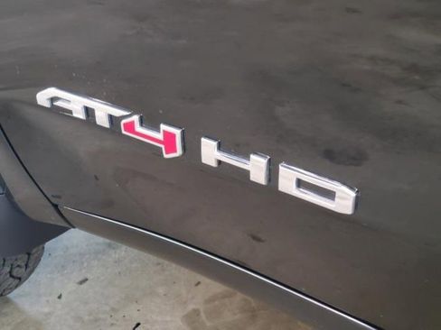 Used 2025 GMC Sierra 2500 AT4 image 6