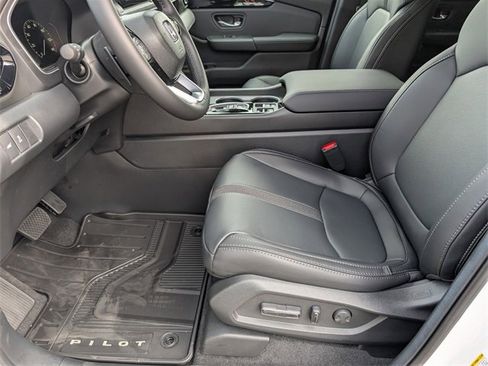 New 2025 Honda Pilot Touring image 14
