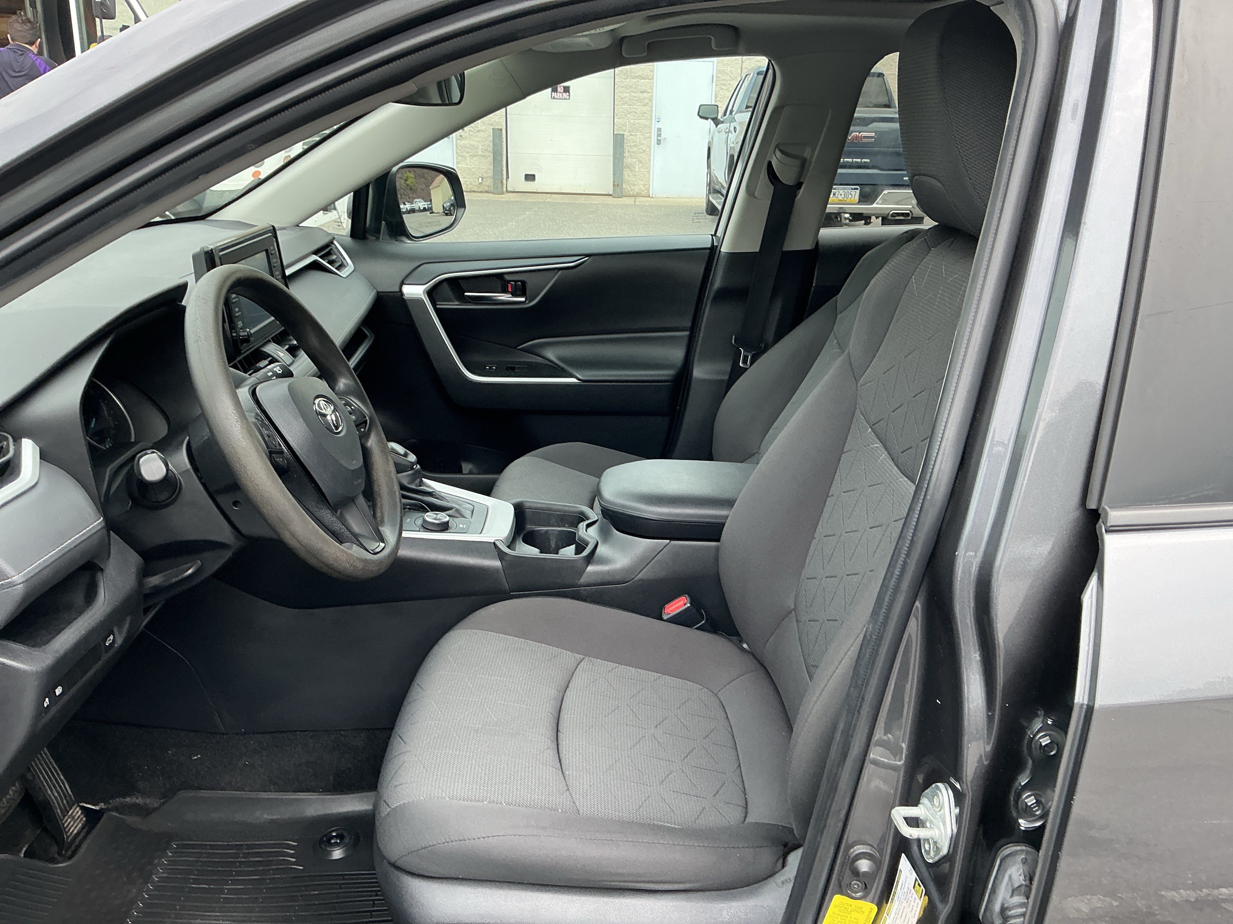 Used 2021 Toyota RAV4 XLE w/ Convenience Package AWD/4WD image 10