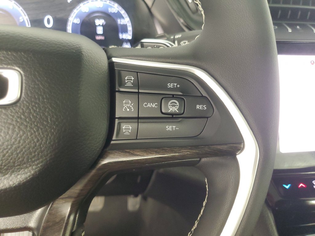 Used 2026 Jeep Grand Cherokee Limited AWD/4WD image 27