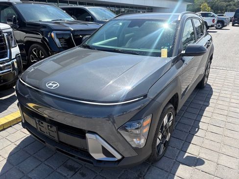Used 2024 Hyundai Kona SEL AWD/4WD image 2