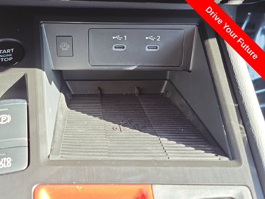 Used 2025 Nissan Kicks SR AWD/4WD image 13