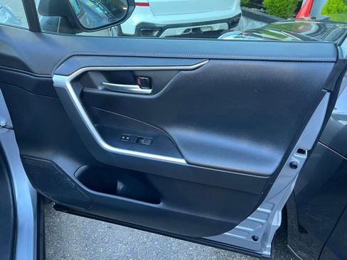 Used 2020 Toyota RAV4 Limited image 32