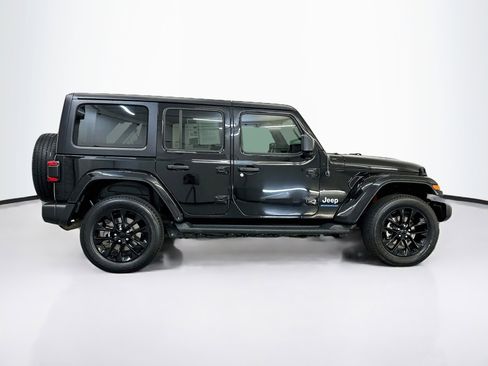 Used 2023 Jeep Wrangler Unlimited Sahara w/ Cold Weather Group AWD/4WD image 10