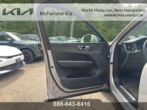 Used 2023 Volvo XC60 B5 Core w/ Climate Package AWD/4WD image 10