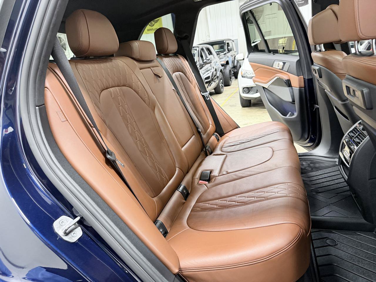 Used 2021 BMW X5 M50i w/ Executive Package AWD/4WD image 40