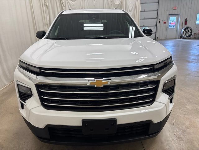 Used 2025 Chevrolet Traverse LT FWD image 9