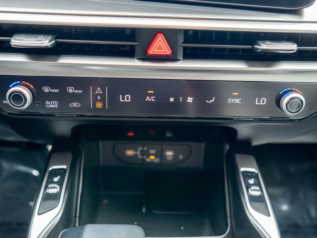 Certified 2025 Kia Sorento S w/ Panoramic Sunroof Package AWD/4WD image 26