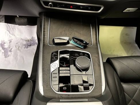 Used 2024 BMW X7 xDrive40i w/ Premium Package AWD/4WD image 25