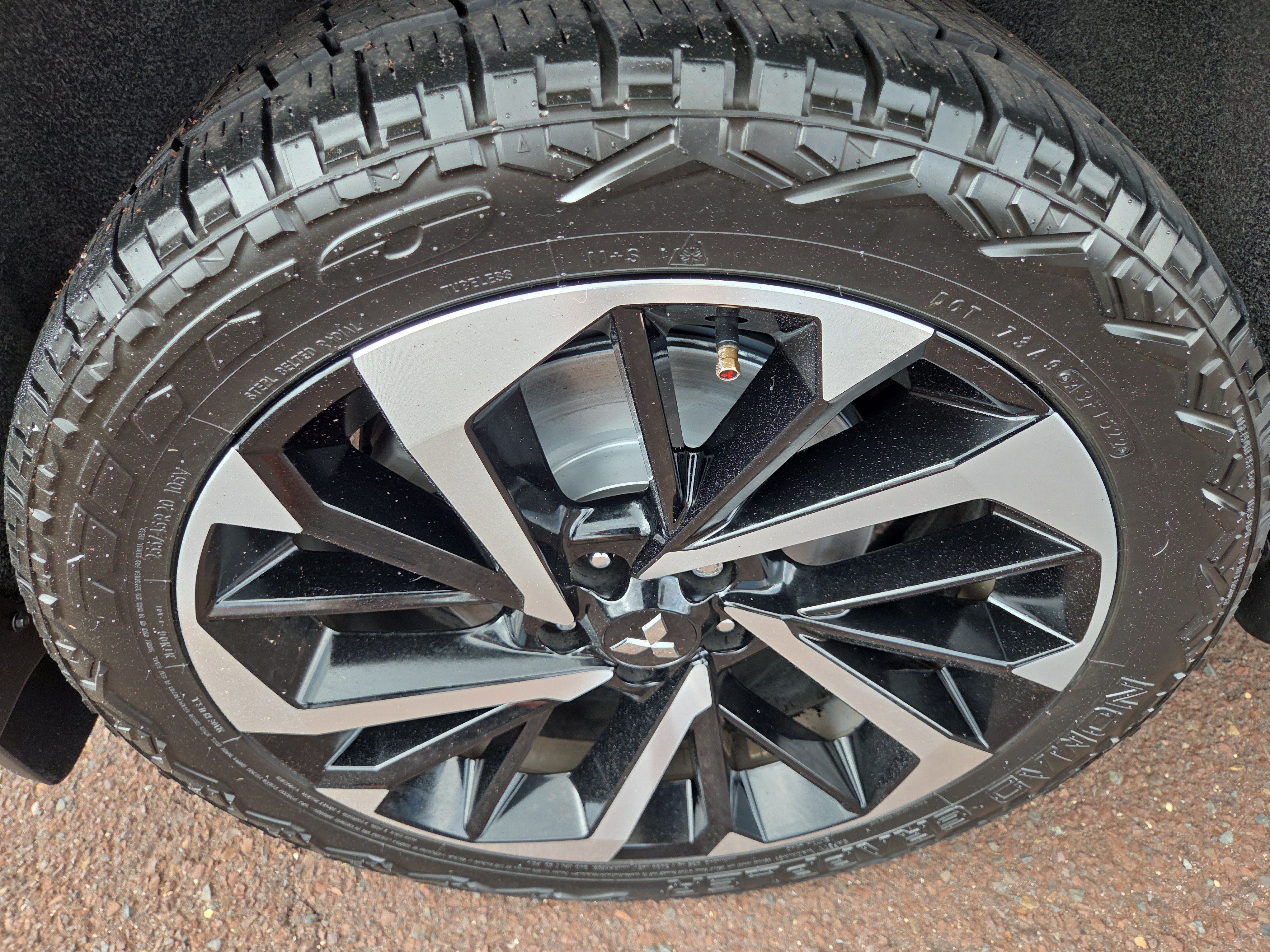 Used 2024 Mitsubishi Outlander SE Black Edition AWD/4WD image 10