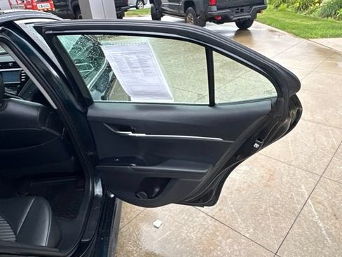 Used 2018 Toyota Camry SE FWD image 28