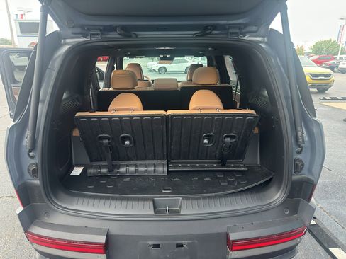 Used 2025 Hyundai Santa Fe Limited image 13