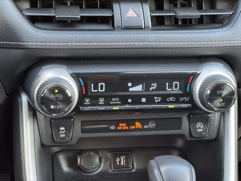 Used 2024 Toyota RAV4 XLE FWD image 5