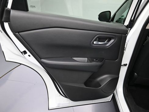 Certified 2024 Nissan Rogue SV image 23