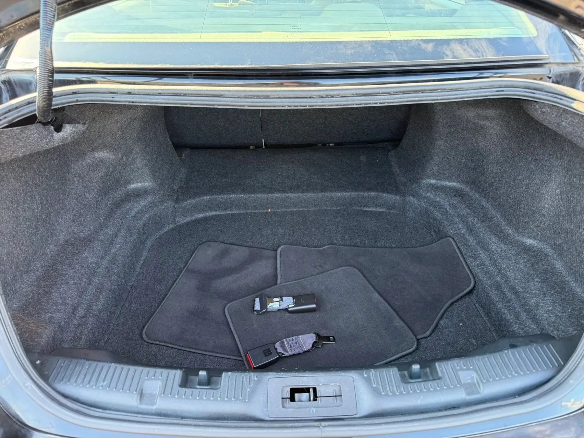 Used 2018 Ford Taurus SE FWD image 36